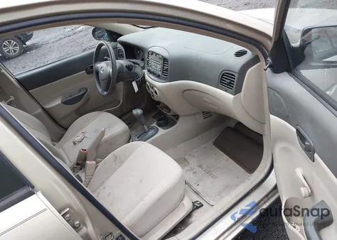 2006 Hyundai Accent Gls z USA, uszkodzony, nr VIN KMHCN46C76U016278